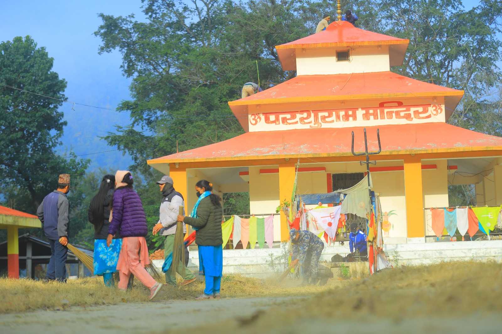 डडेल्धुरा परशुराम नगरपालिकाको १२ औँ स्थापना दिवसमा व्यापक सरसफाइ अभियान